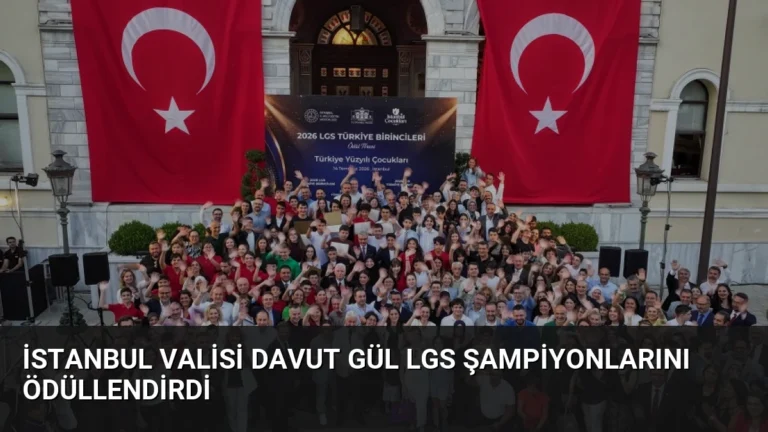 İstanbul Valisi Davut Gül LGS şampiyonlarını ödüllendirdi